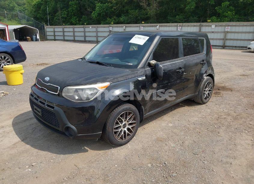 Photo 2 of 2015 Kia Soul (VIN KNDJN2A28F7791895)