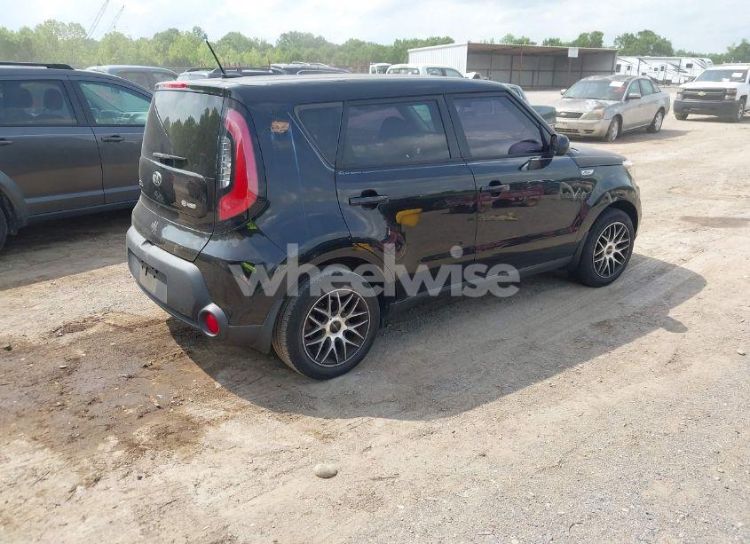 Photo 4 of 2015 Kia Soul (VIN KNDJN2A28F7791895)