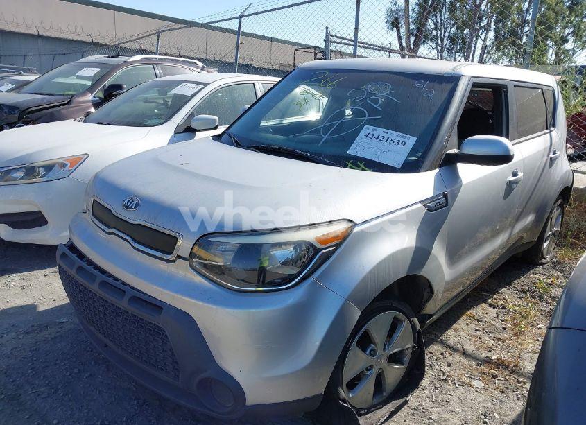 Photo 2 of 2015 Kia Soul (VIN KNDJN2A28F7799947)