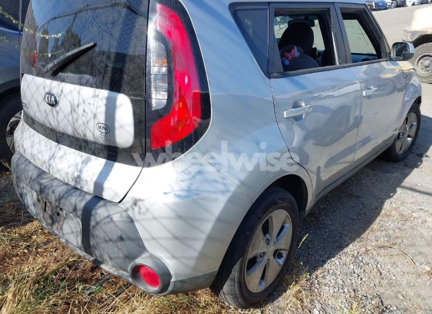 Photo 4 of 2015 Kia Soul (VIN KNDJN2A28F7799947)