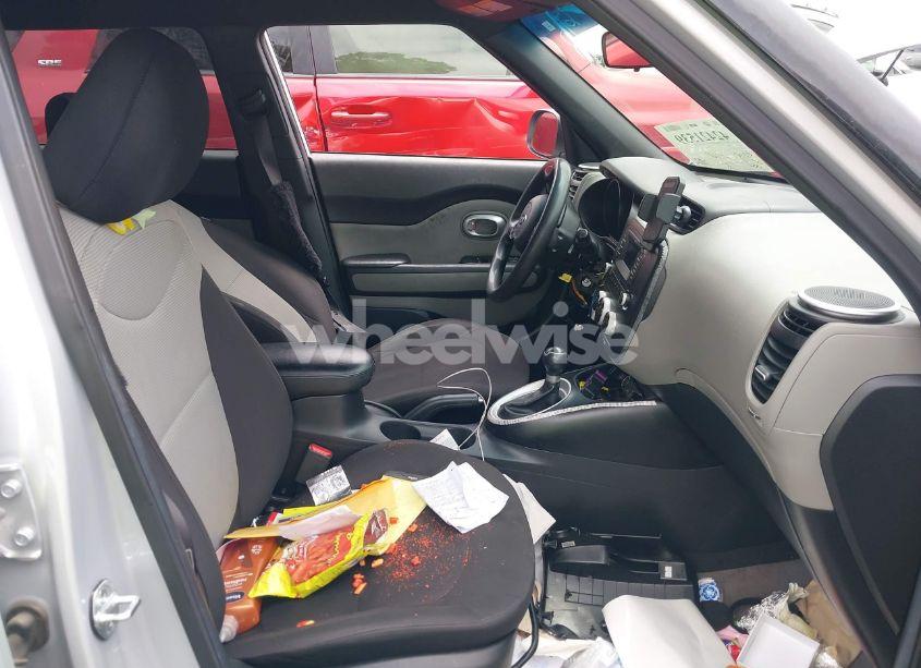 Photo 5 of 2015 Kia Soul (VIN KNDJN2A28F7799947)