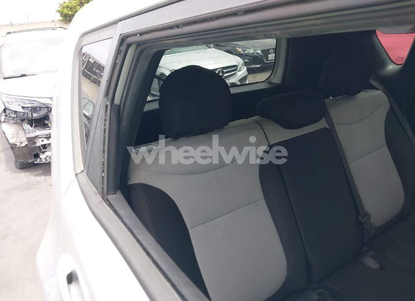 Photo 6 of 2015 Kia Soul (VIN KNDJN2A28F7799947)