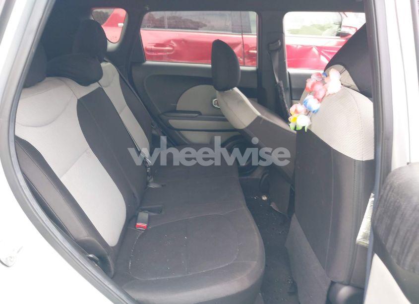 Photo 8 of 2015 Kia Soul (VIN KNDJN2A28F7799947)