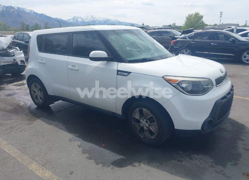 2016 Kia Soul (VIN KNDJN2A28G7245941) main photo