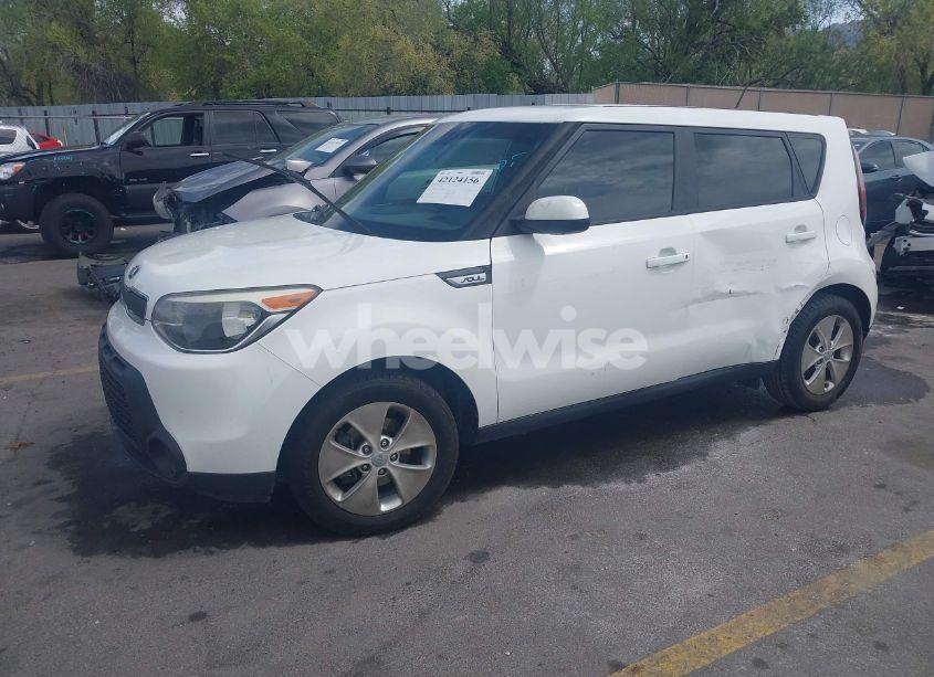Photo 2 of 2016 Kia Soul (VIN KNDJN2A28G7245941)