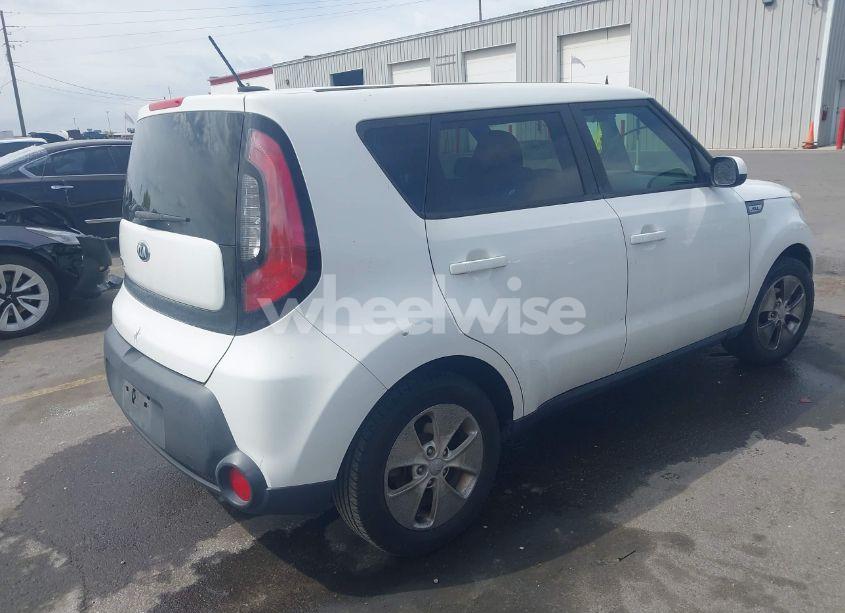 Photo 4 of 2016 Kia Soul (VIN KNDJN2A28G7245941)