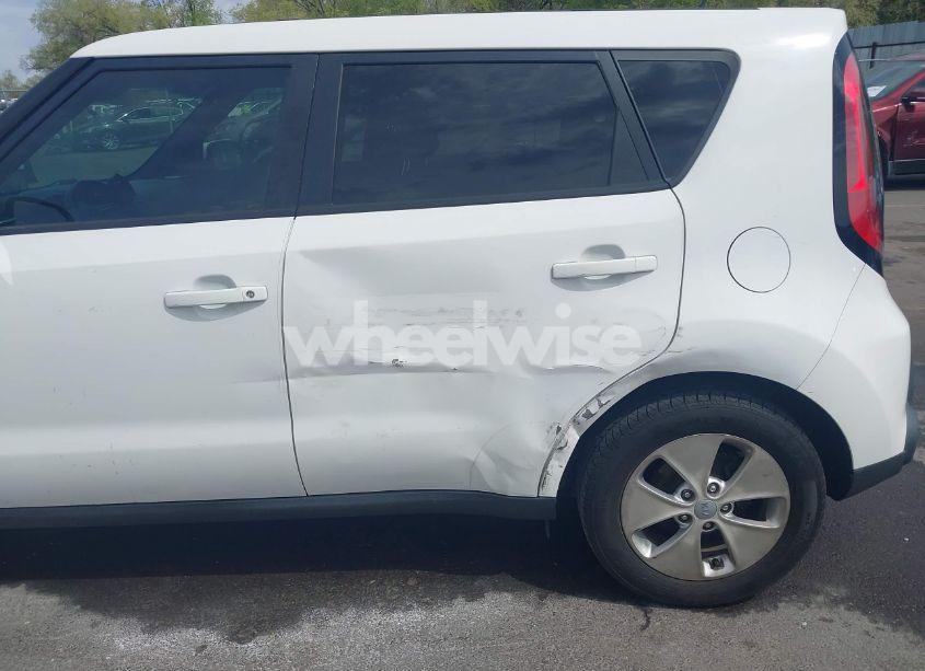 Photo 6 of 2016 Kia Soul (VIN KNDJN2A28G7245941)