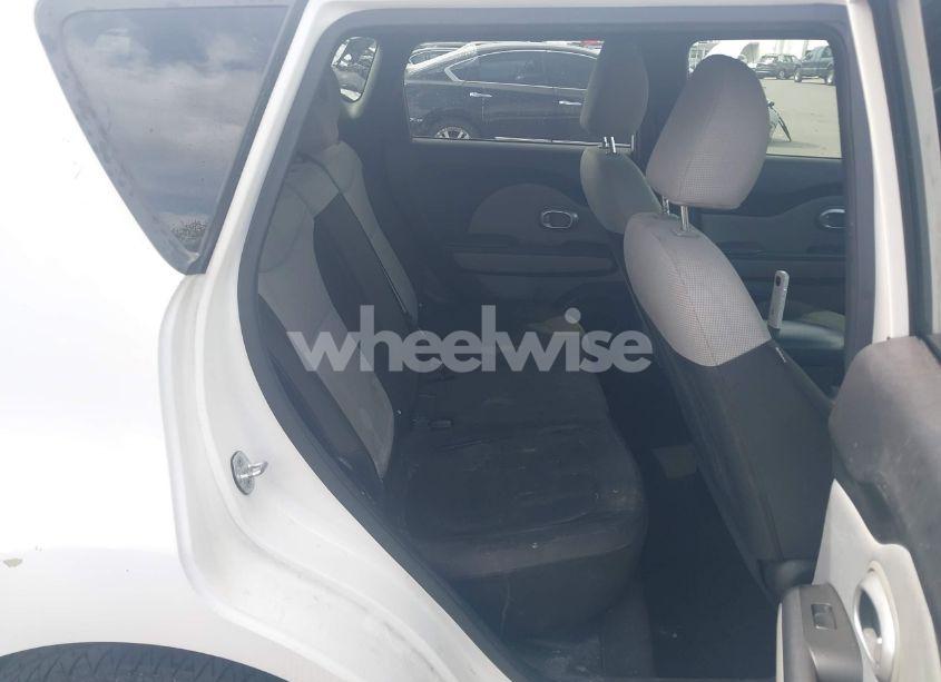 Photo 8 of 2016 Kia Soul (VIN KNDJN2A28G7245941)