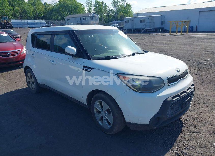 2016 Kia Soul (VIN KNDJN2A28G7386010) main photo