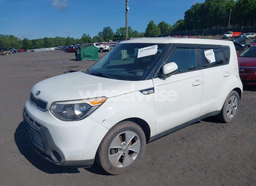 Photo 2 of 2016 Kia Soul (VIN KNDJN2A28G7386010)