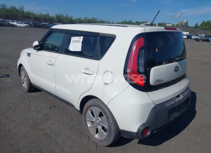 Photo 3 of 2016 Kia Soul (VIN KNDJN2A28G7386010)