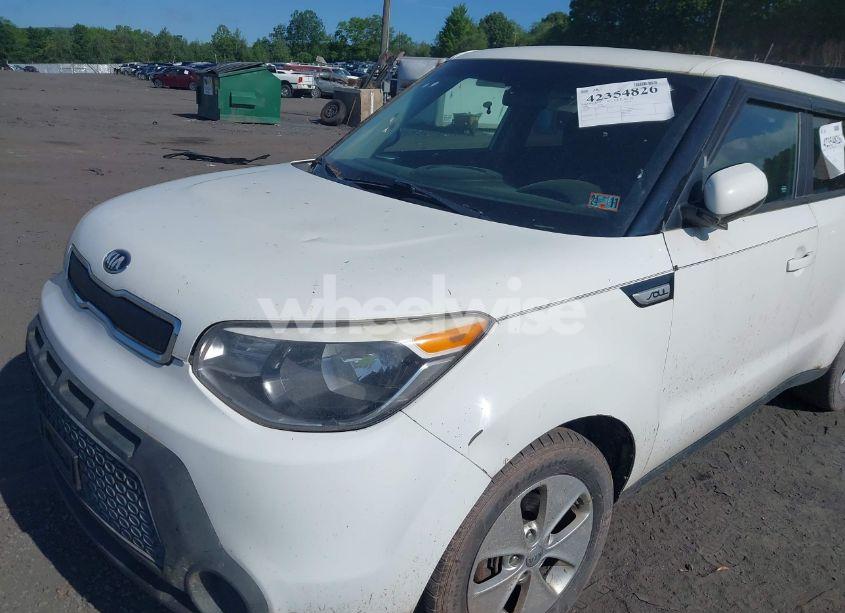 Photo 6 of 2016 Kia Soul (VIN KNDJN2A28G7386010)