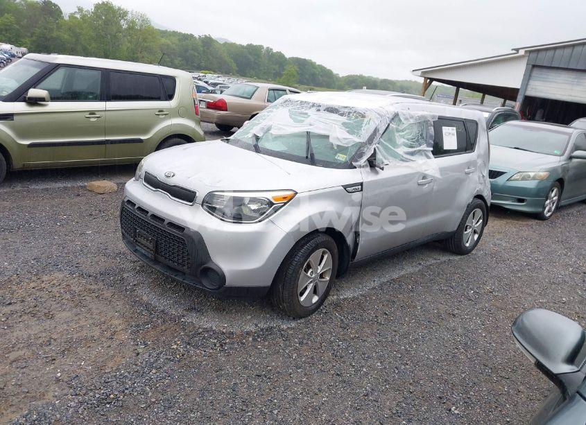 Photo 2 of 2016 Kia Soul (VIN KNDJN2A28G7827232)