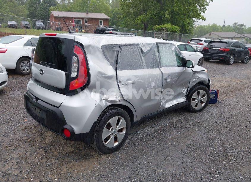 Photo 4 of 2016 Kia Soul (VIN KNDJN2A28G7827232)