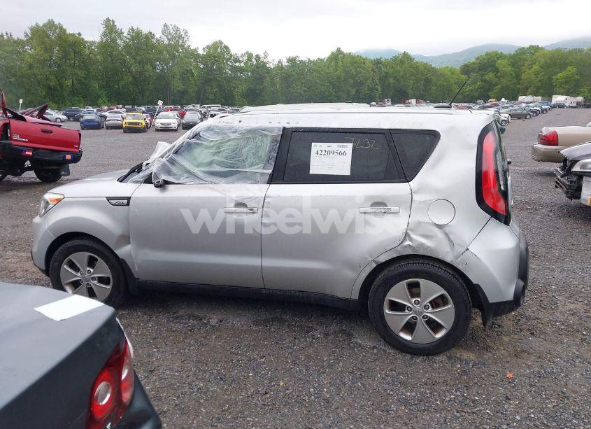 Photo 6 of 2016 Kia Soul (VIN KNDJN2A28G7827232)