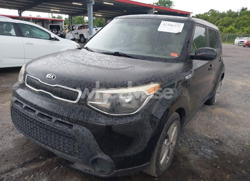 Photo 2 of 2016 Kia Soul (VIN KNDJN2A28G7857119)