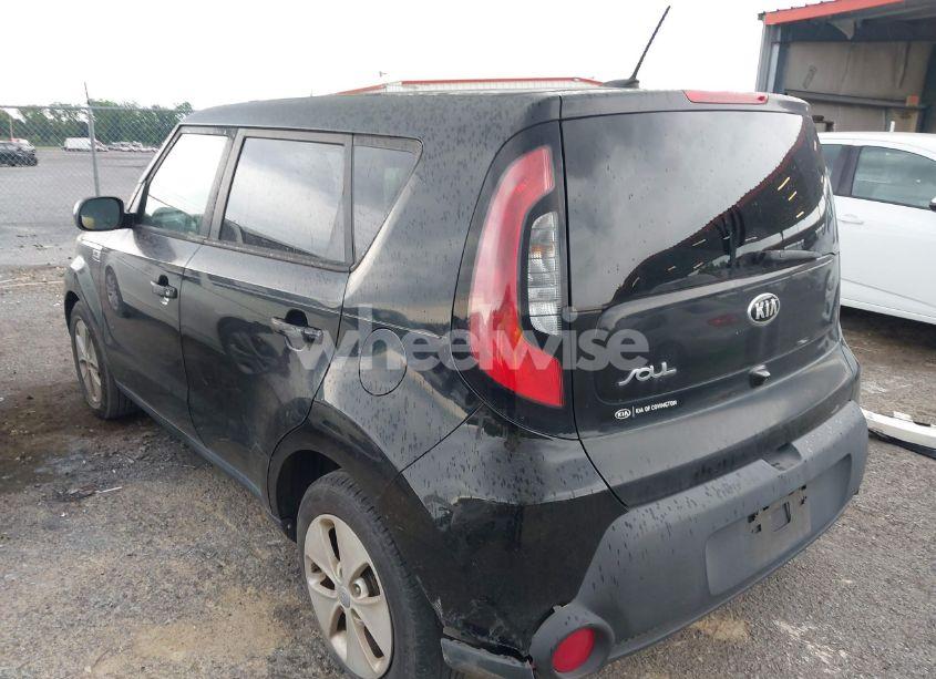 Photo 3 of 2016 Kia Soul (VIN KNDJN2A28G7857119)