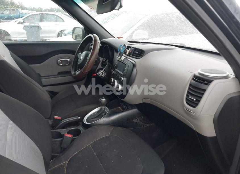 Photo 5 of 2016 Kia Soul (VIN KNDJN2A28G7857119)