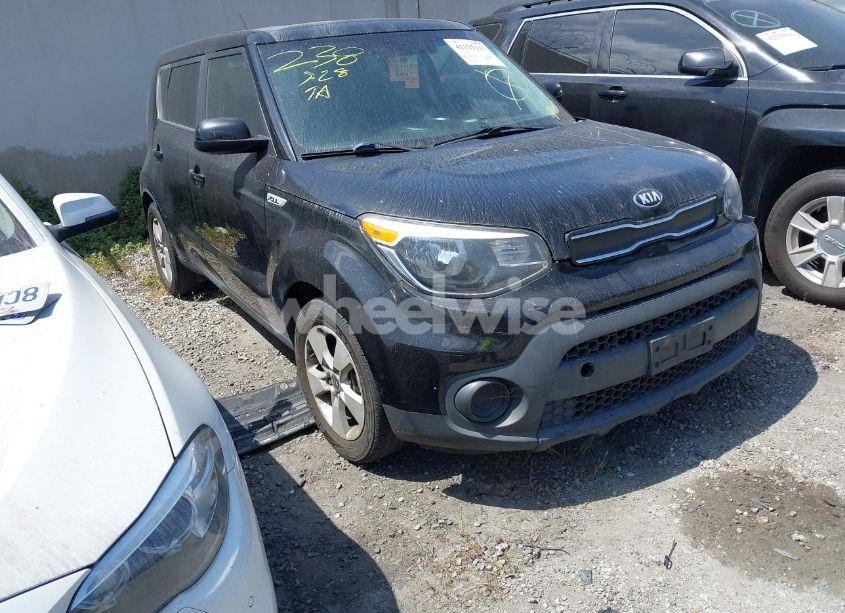 2017 Kia Soul (VIN KNDJN2A28H7496119) main photo