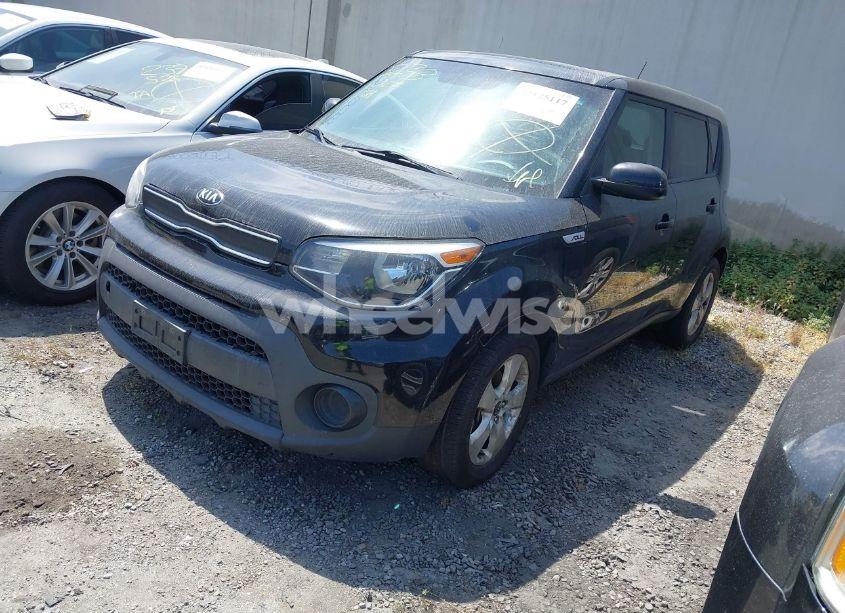 Photo 2 of 2017 Kia Soul (VIN KNDJN2A28H7496119)