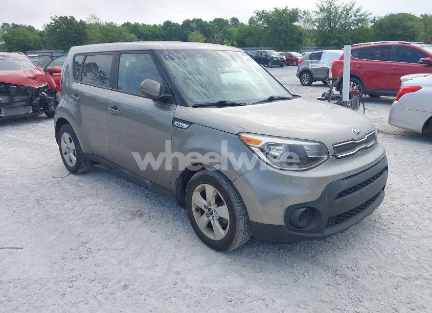 2017 Kia Soul (VIN KNDJN2A28H7504283) main photo