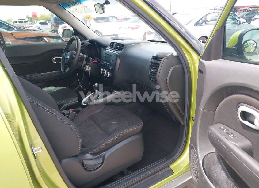 Photo 5 of 2017 Kia Soul (VIN KNDJN2A28H7880773)