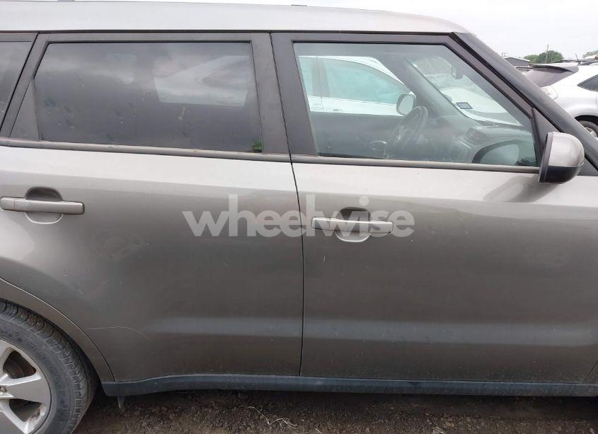 Photo 13 of 2018 Kia Soul (VIN KNDJN2A28J7547382)