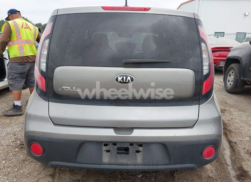 Photo 16 of 2018 Kia Soul (VIN KNDJN2A28J7547382)