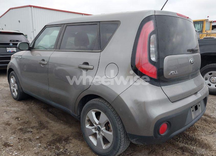 Photo 3 of 2018 Kia Soul (VIN KNDJN2A28J7547382)