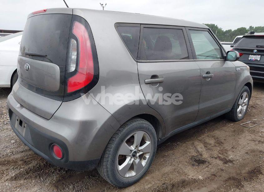 Photo 4 of 2018 Kia Soul (VIN KNDJN2A28J7547382)