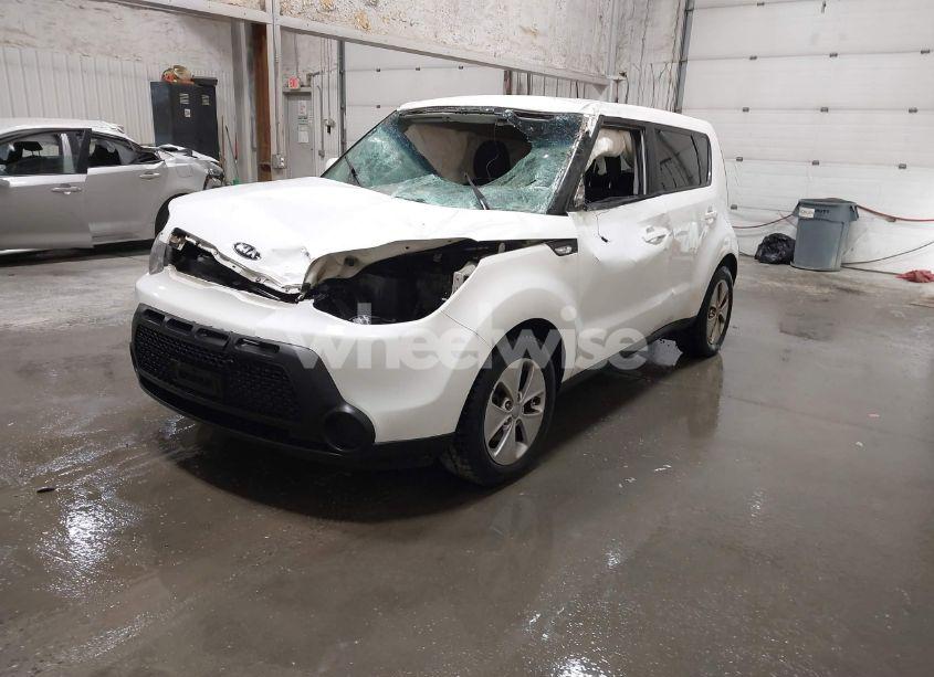 Photo 2 of 2014 Kia Soul (VIN KNDJN2A29E7001499)