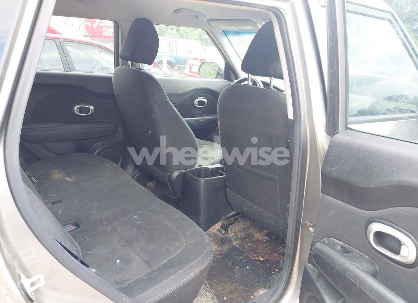 Photo 8 of 2014 Kia Soul (VIN KNDJN2A29E7001972)