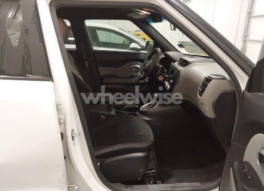 Photo 5 of 2014 Kia Soul N/A (VIN KNDJN2A29E7063467)