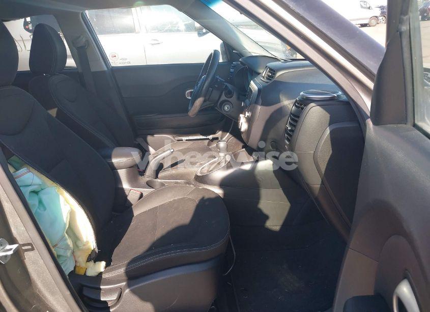 Photo 5 of 2014 Kia Soul (VIN KNDJN2A29E7072816)