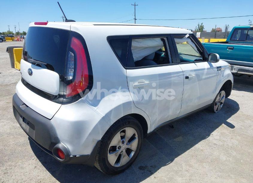 Photo 4 of 2015 Kia Soul (VIN KNDJN2A29F7168592)