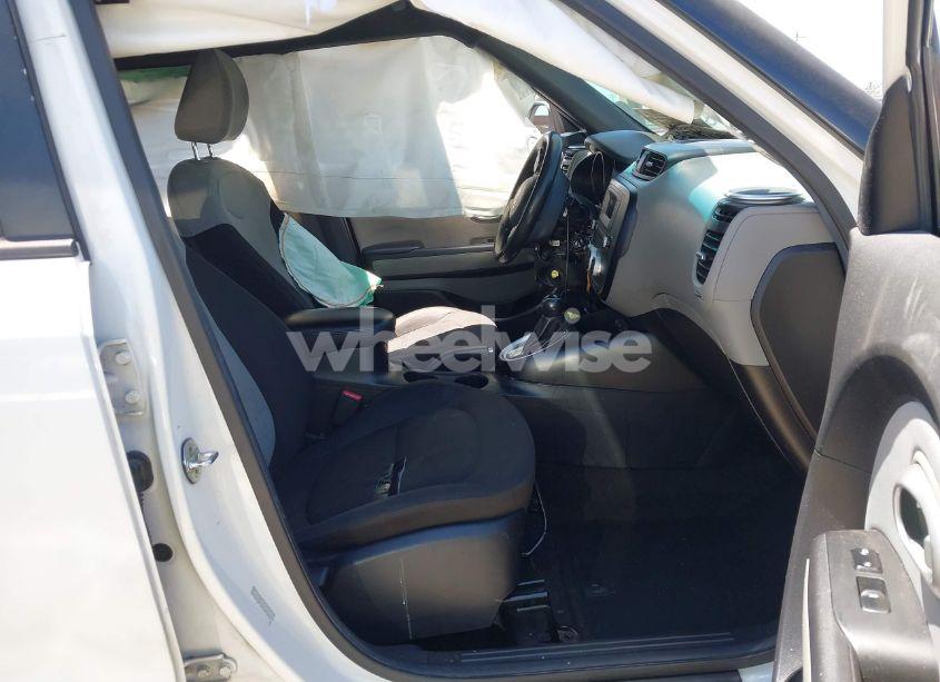 Photo 5 of 2015 Kia Soul (VIN KNDJN2A29F7168592)