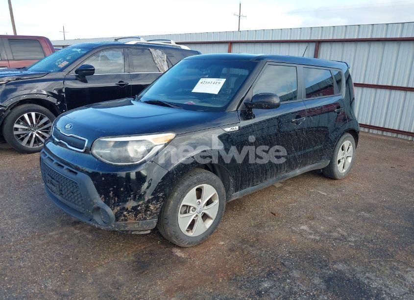 Photo 2 of 2015 Kia Soul (VIN KNDJN2A29F7205589)