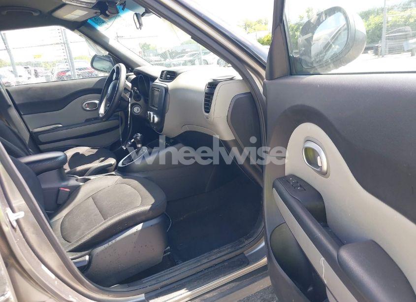 Photo 5 of 2015 Kia Soul (VIN KNDJN2A29F7226703)