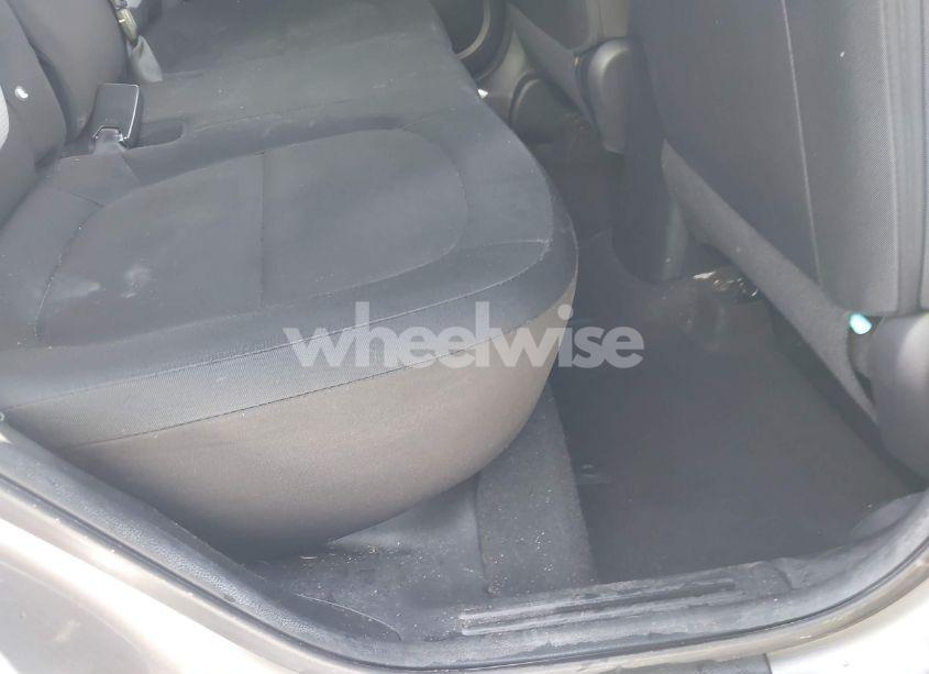 Photo 8 of 2015 Kia Soul (VIN KNDJN2A29F7226703)