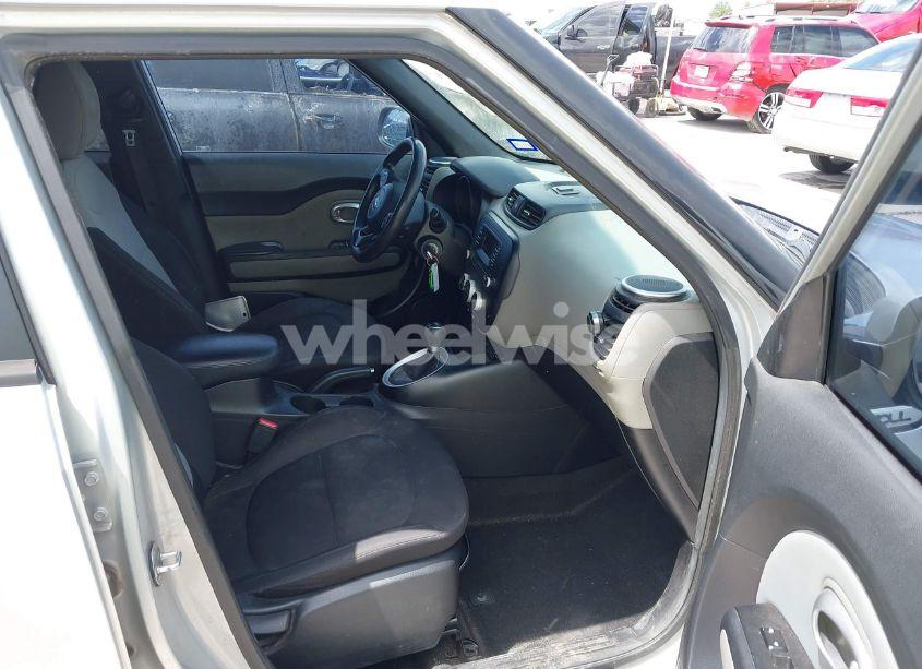 Photo 5 of 2015 Kia Soul (VIN KNDJN2A29F7774037)