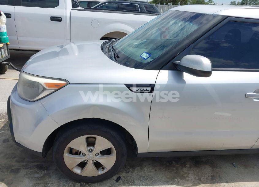 Photo 6 of 2015 Kia Soul (VIN KNDJN2A29F7774037)