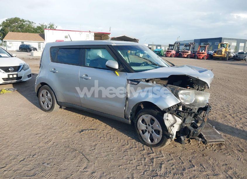 2015 Kia Soul (VIN KNDJN2A29F7797642) main photo