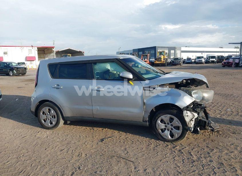 Photo 14 of 2015 Kia Soul (VIN KNDJN2A29F7797642)