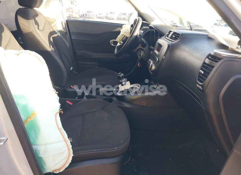 Photo 5 of 2015 Kia Soul (VIN KNDJN2A29F7797642)