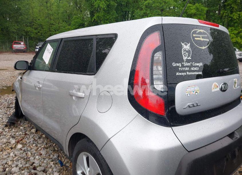 Photo 3 of 2015 Kia Soul (VIN KNDJN2A29F7807103)