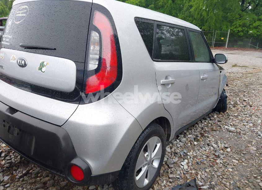 Photo 4 of 2015 Kia Soul (VIN KNDJN2A29F7807103)