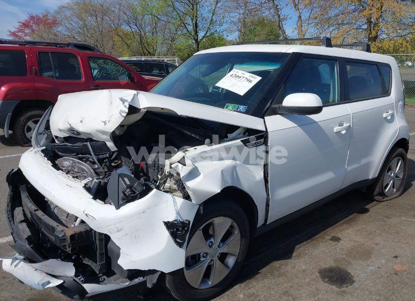 Photo 2 of 2016 Kia Soul (VIN KNDJN2A29G7256799)