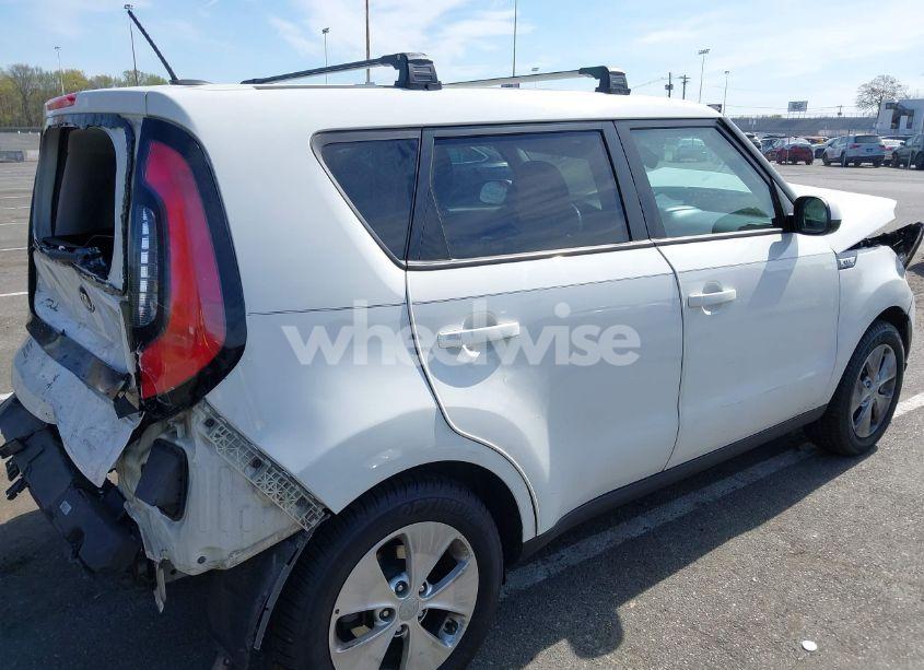 Photo 4 of 2016 Kia Soul (VIN KNDJN2A29G7256799)