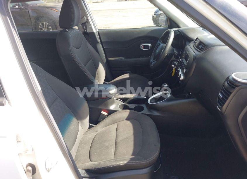 Photo 5 of 2016 Kia Soul (VIN KNDJN2A29G7256799)