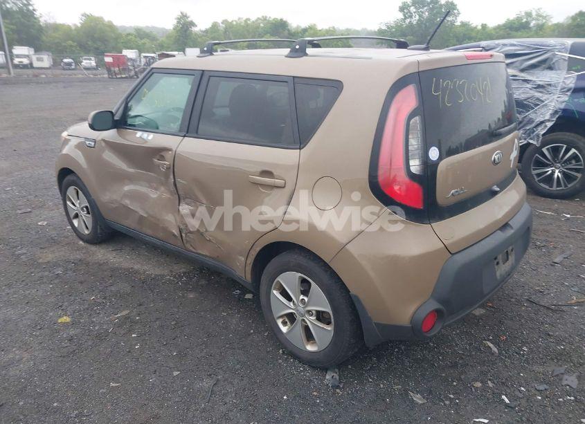 Photo 3 of 2016 Kia Soul (VIN KNDJN2A29G7263803)